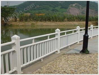 PVC隔離岸邊護(hù)欄