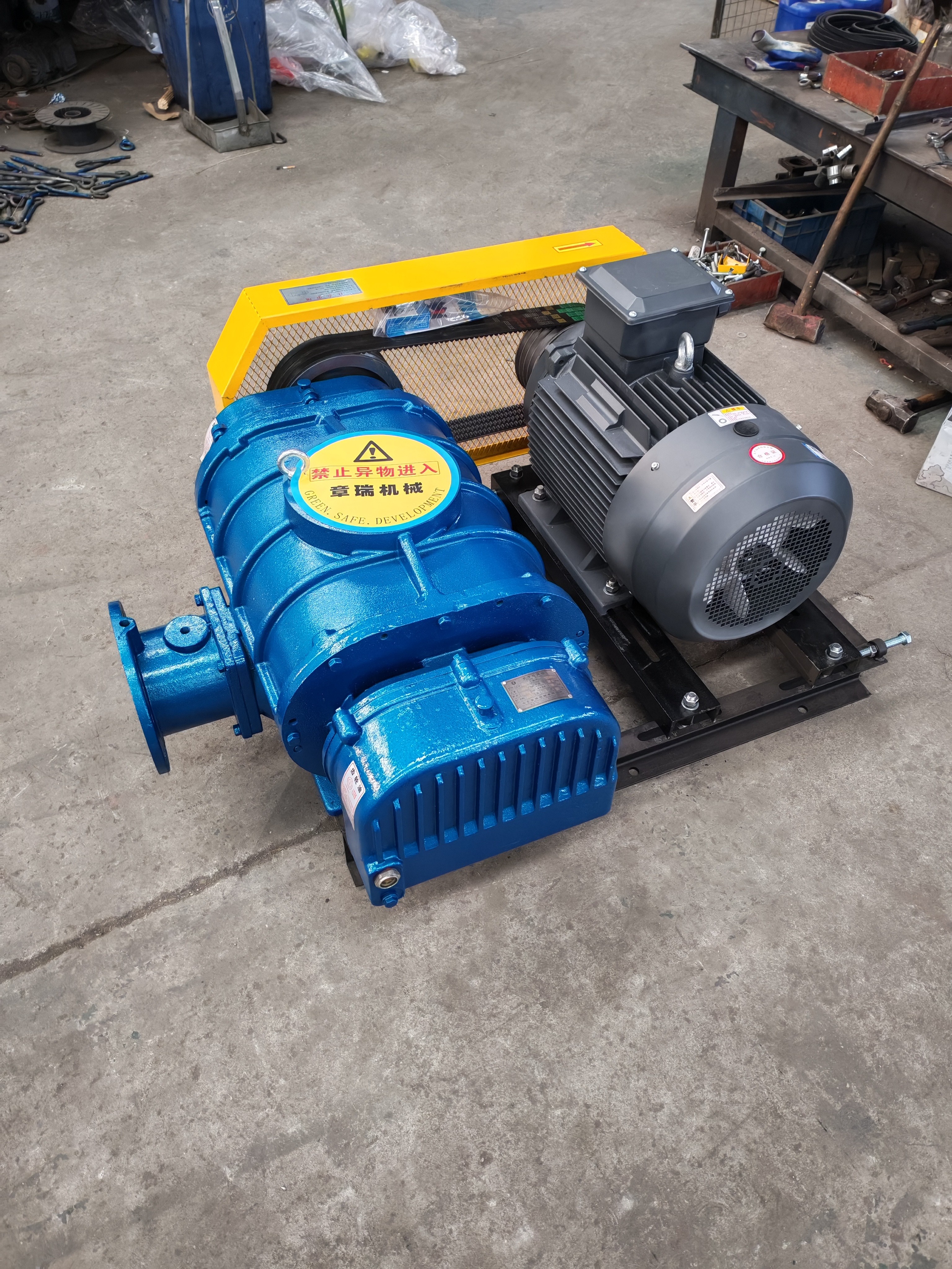 175型物料输送罗茨风机发往河南