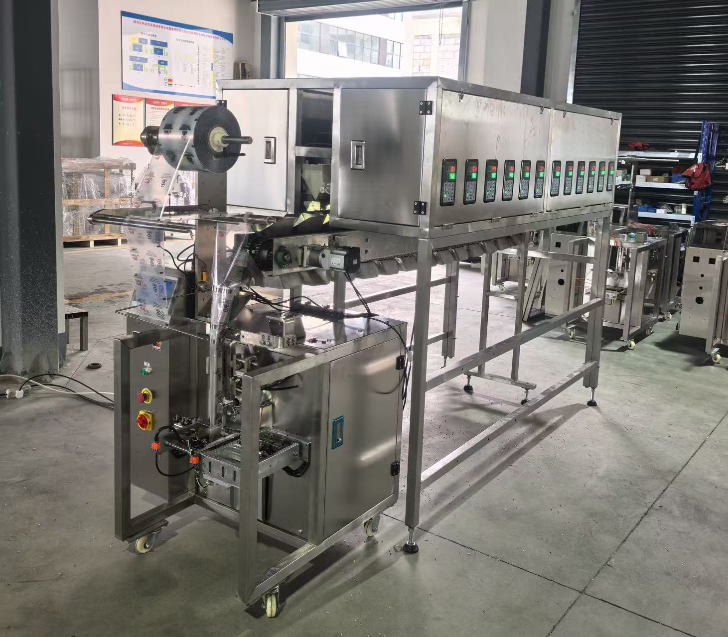 24連包包裝機(jī)新.jpg 24連包包裝機(jī)新.jpg